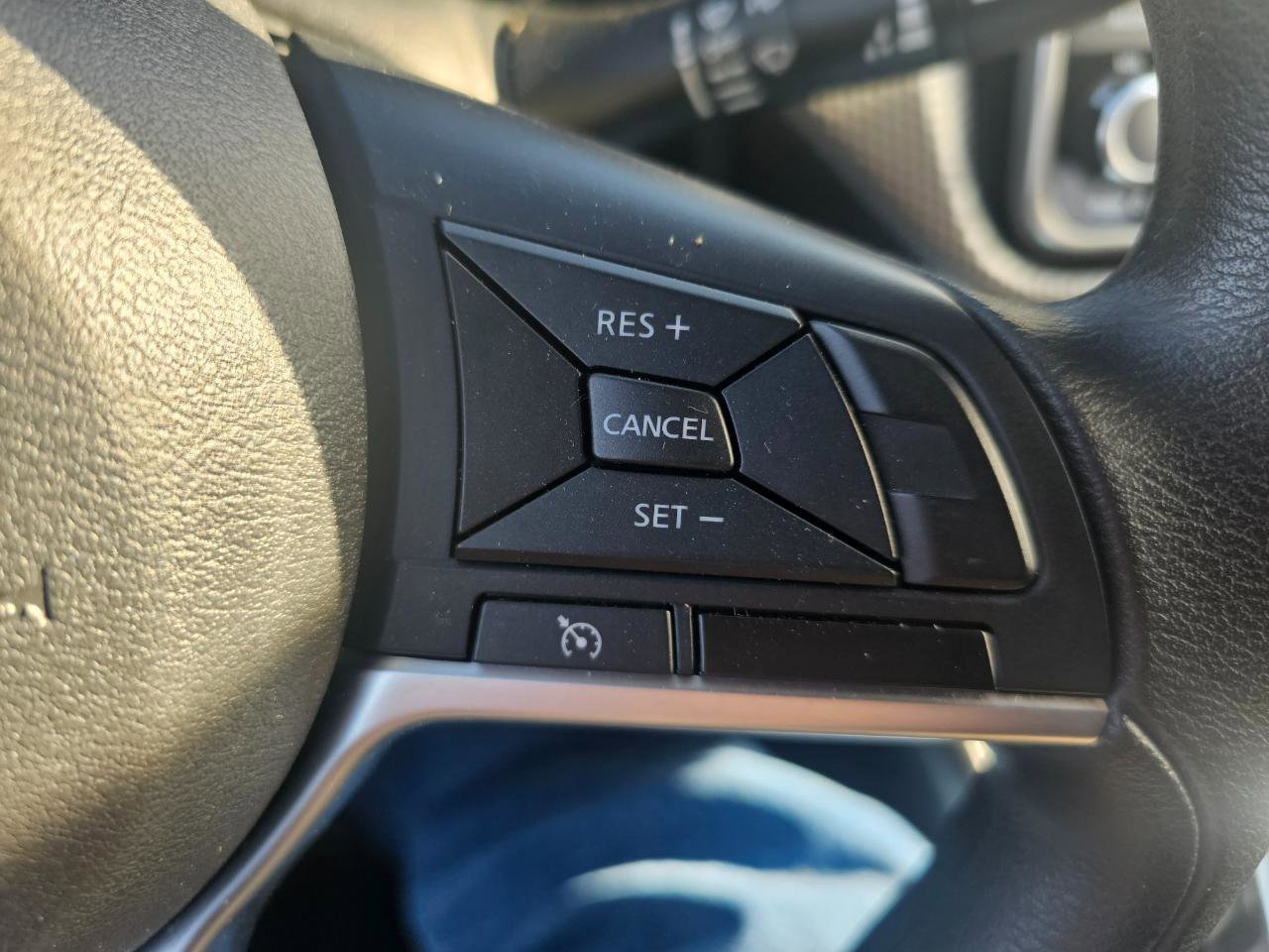 Used 2020 Nissan Kicks S image 31