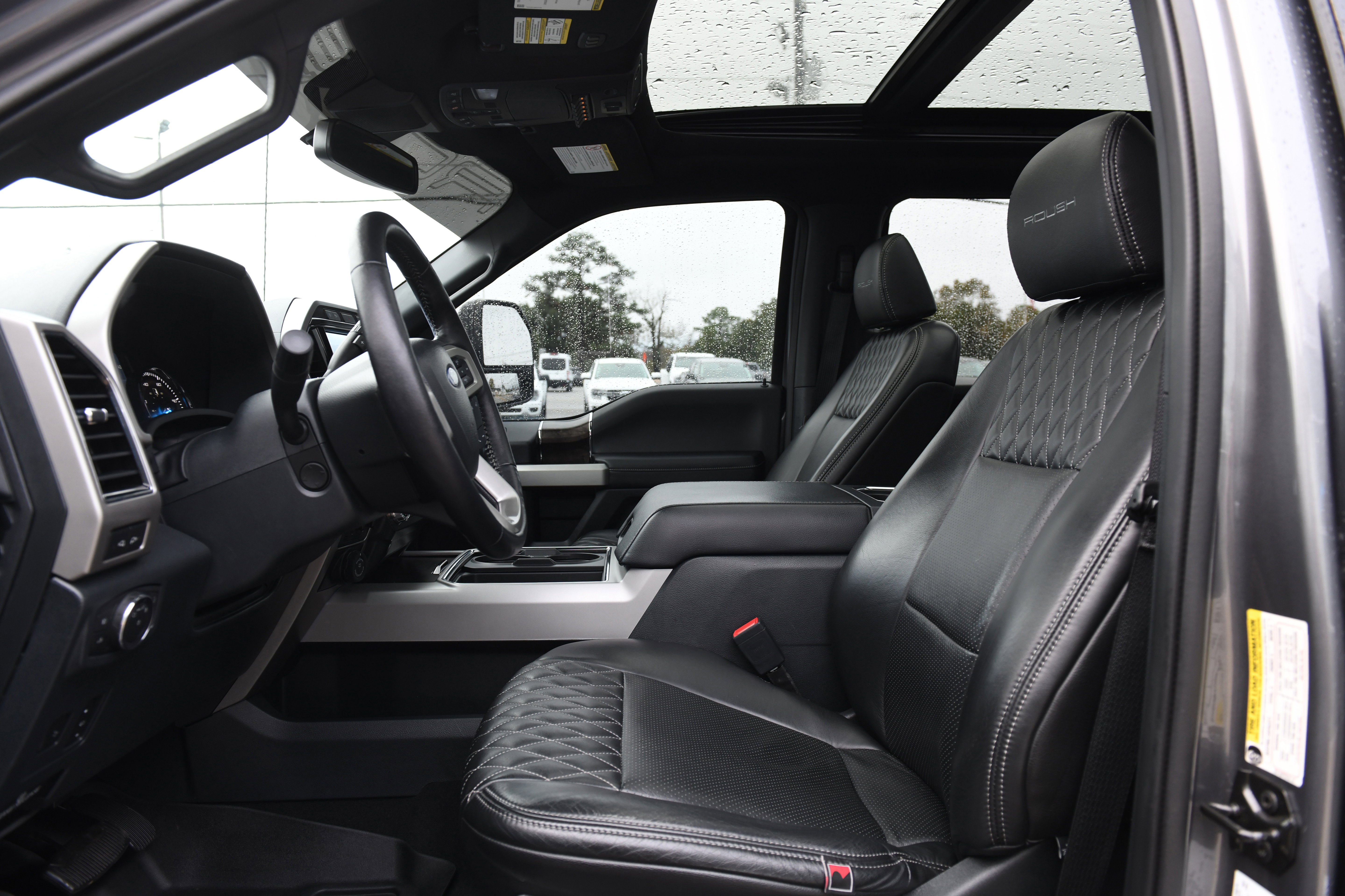 Used 2022 Ford F250 Lariat w/ Black Appearance Package image 22