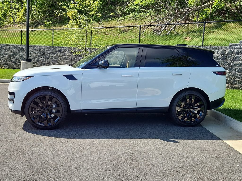 Used 2026 Land Rover Range Rover Sport SE AWD/4WD image 6