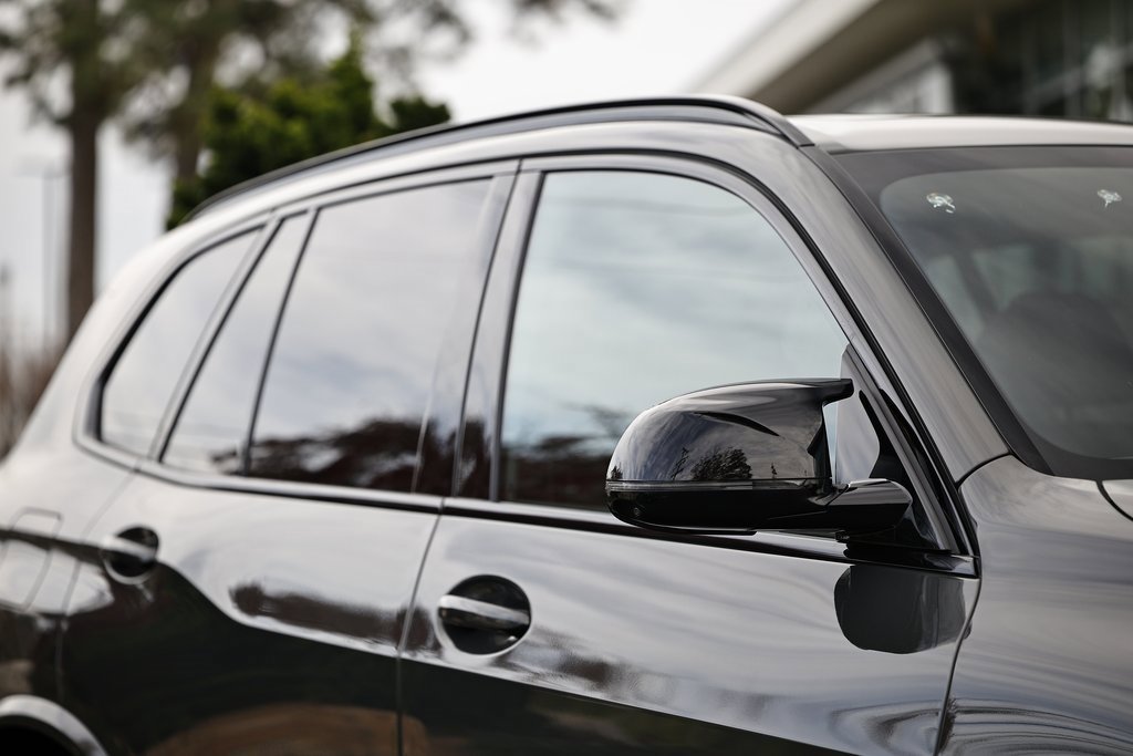 New 2026 BMW X5 M60i w/ Climate Comfort Package image 3