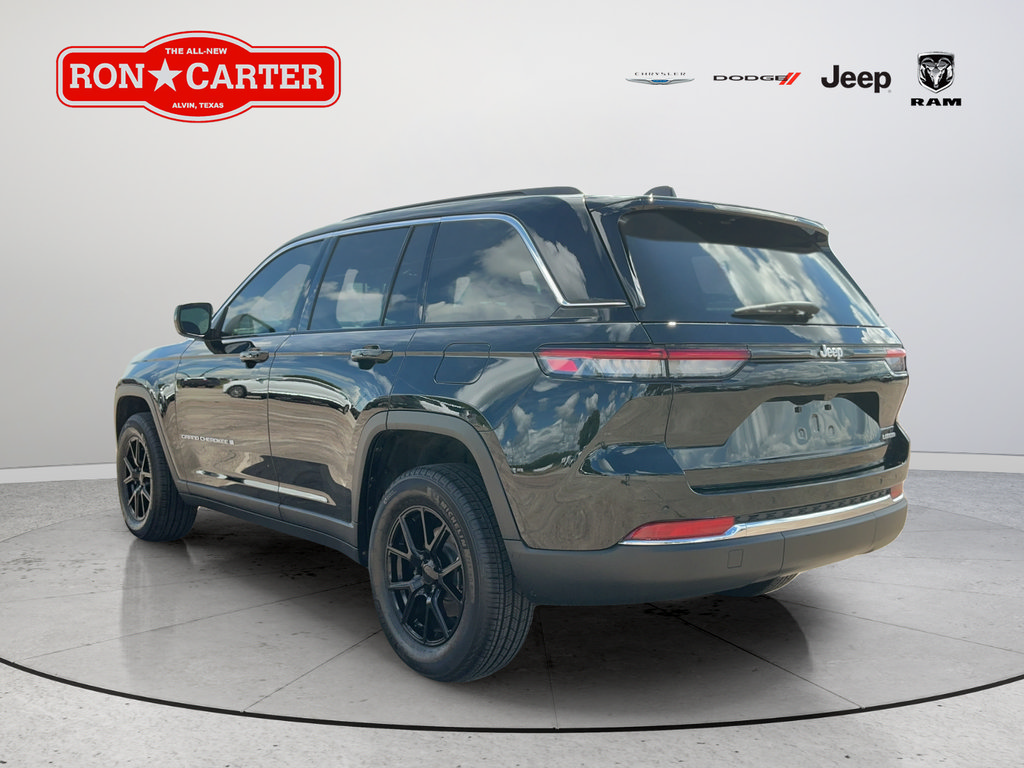Used 2025 Jeep Grand Cherokee Laredo X RWD image 4