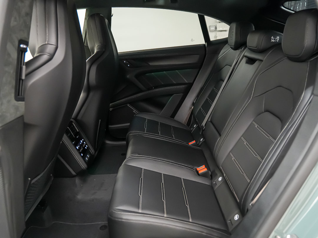 New 2026 Porsche Cayenne Turbo AWD/4WD image 18