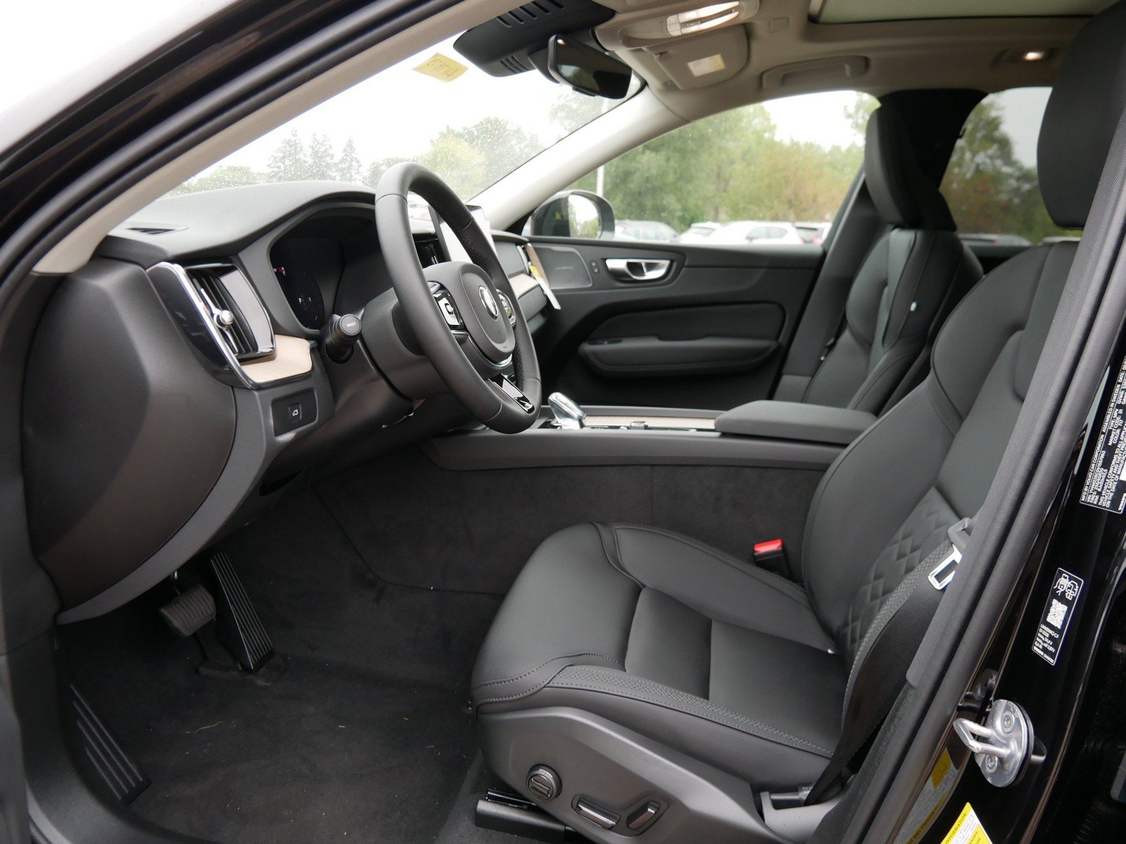 New 2027 Volvo XC60 B5 Plus AWD/4WD image 5