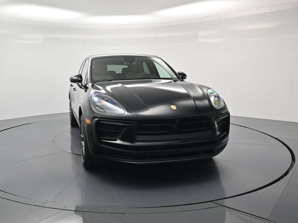 Certified 2026 Porsche Macan AWD/4WD image 33