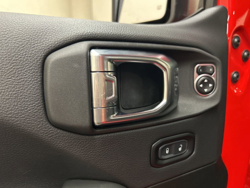 Used 2025 Jeep Wrangler Unlimited Sahara image 26