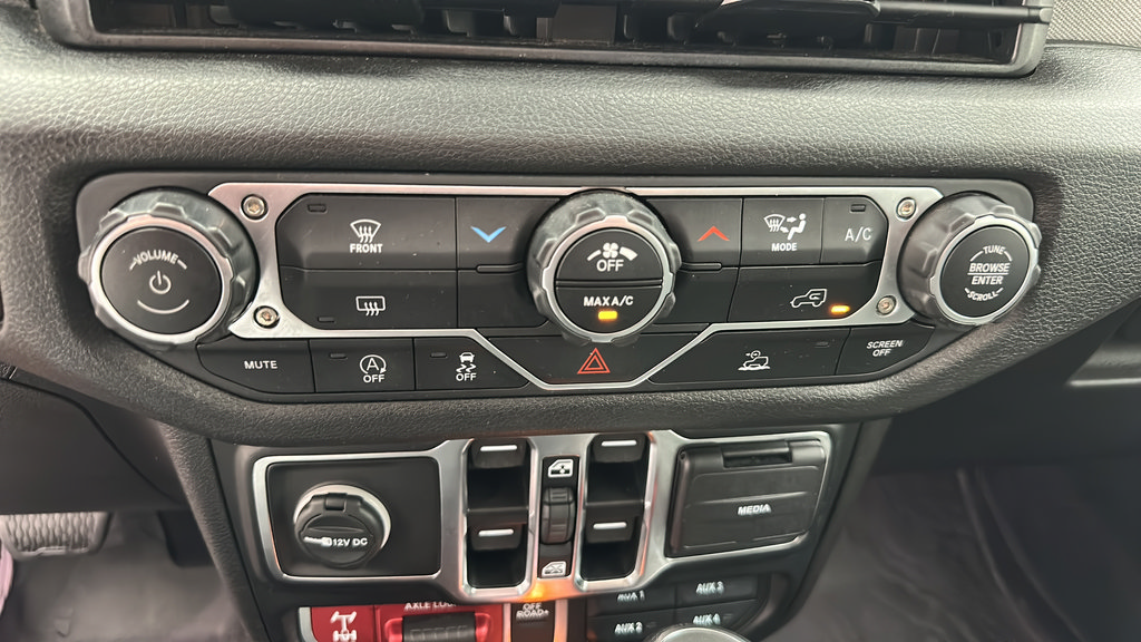 Used 2025 Jeep Wrangler Unlimited Sport AWD/4WD image 18