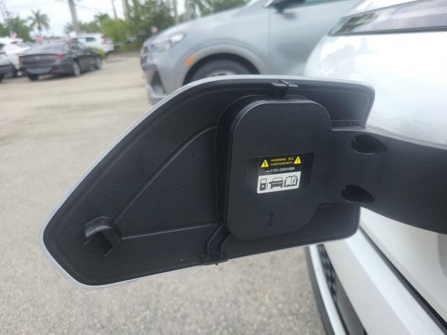 Certified 2025 Hyundai Kona Electric SEL FWD image 8