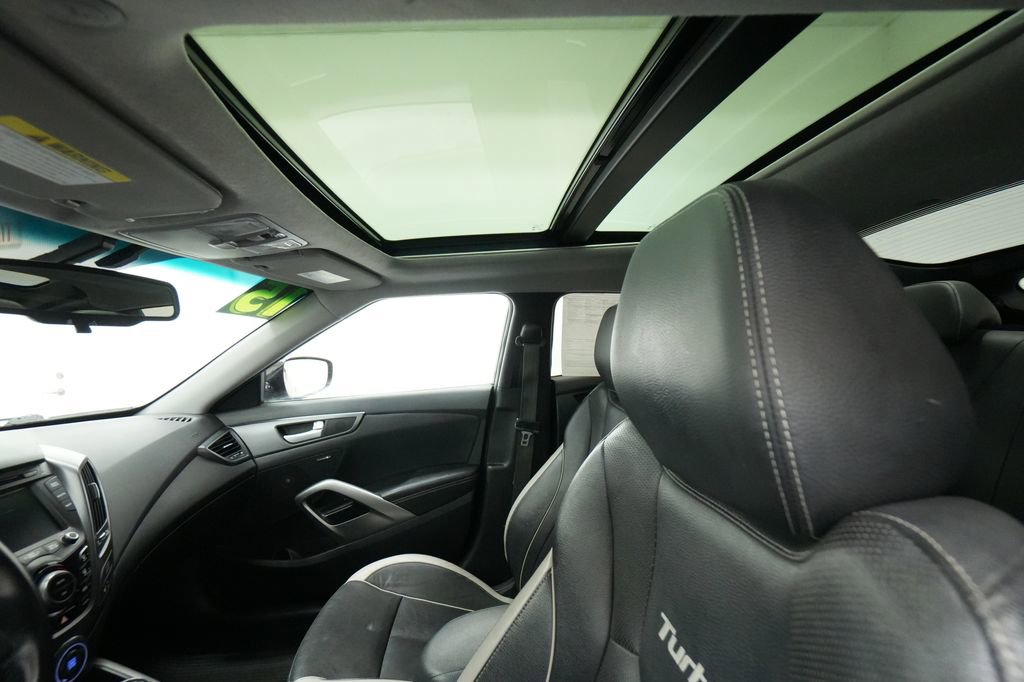 Used 2015 Hyundai Veloster Turbo w/ Option Group 04 FWD image 17