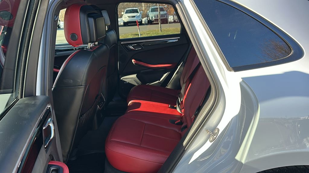 Used 2024 Porsche Macan Turbo image 23