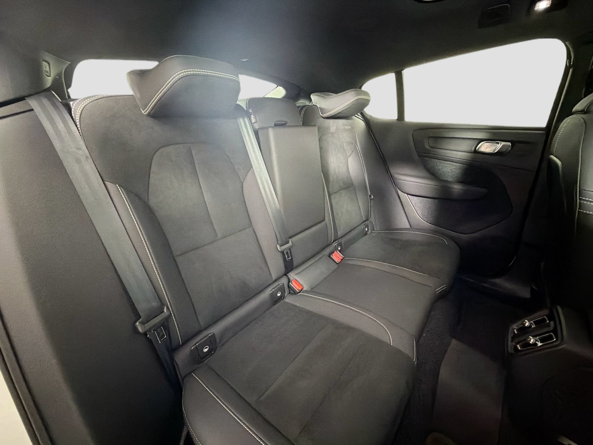 Certified 2023 Volvo C40 P8 Recharge Ultimate w/ Protection Package Premier AWD/4WD image 27