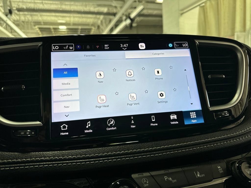 Used 2023 Chrysler Pacifica Limited FWD image 6