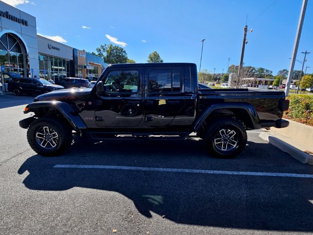 Used 2026 Jeep Gladiator Mojave w/ Safety Group AWD/4WD image 4