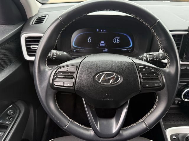 Used 2024 Hyundai Venue Limited FWD image 10