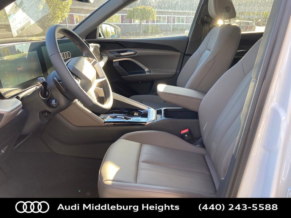 Used 2025 Audi Q5 Premium w/ Convenience Package image 11