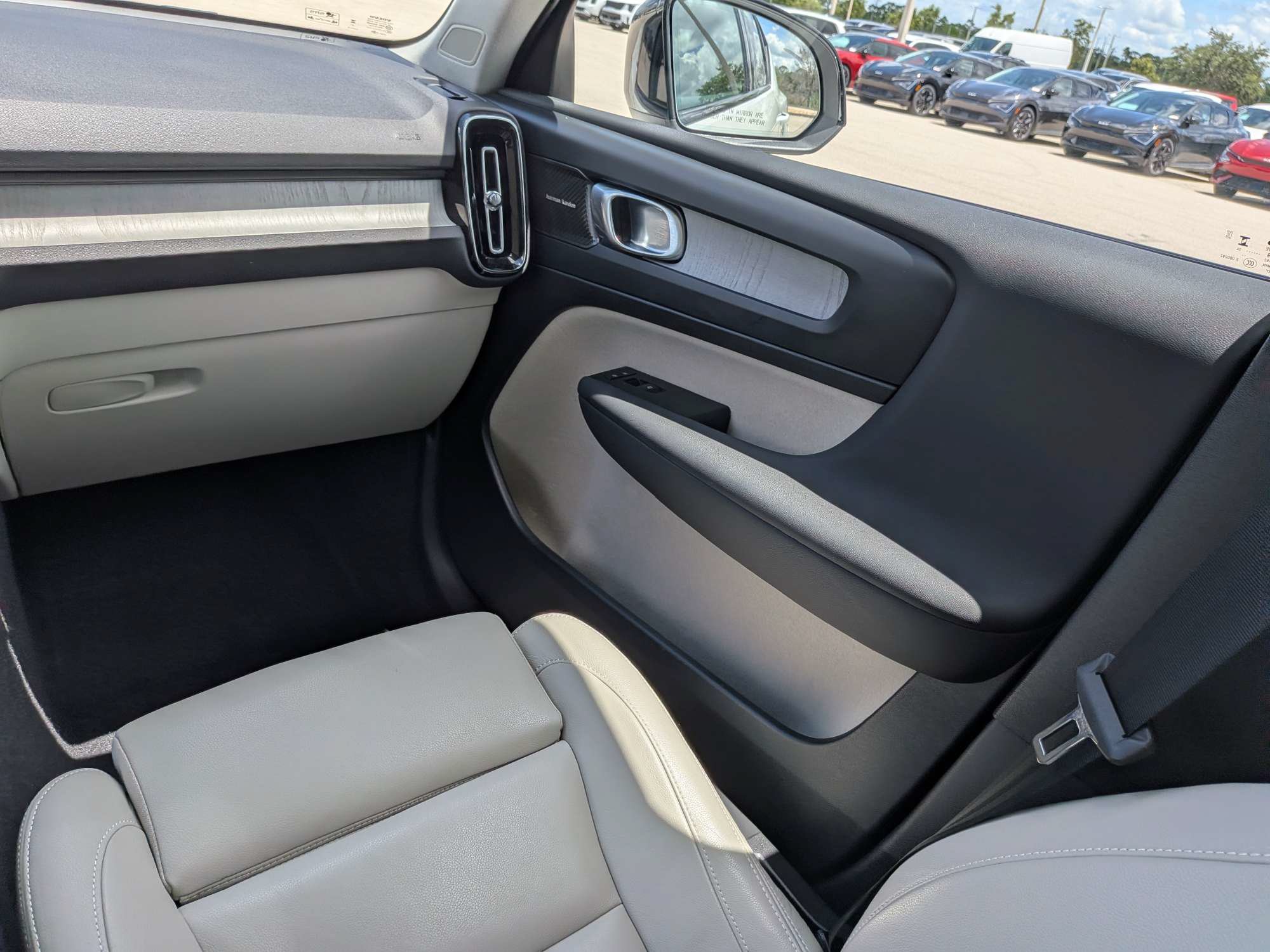 Used 2024 Volvo XC40 B5 Ultimate w/ Protection Package Premier AWD/4WD image 21
