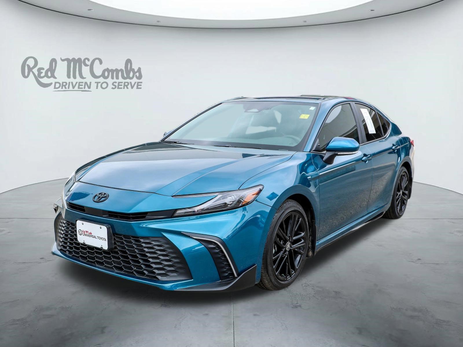 Used 2025 Toyota Camry SE w/ Convenience Package image 1