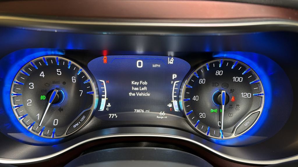 Used 2017 Chrysler Pacifica Limited FWD image 33