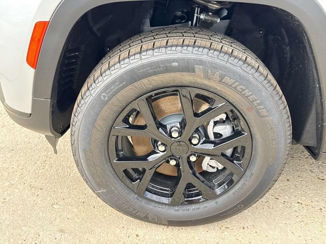New 2025 Jeep Grand Cherokee L Altitude RWD image 4