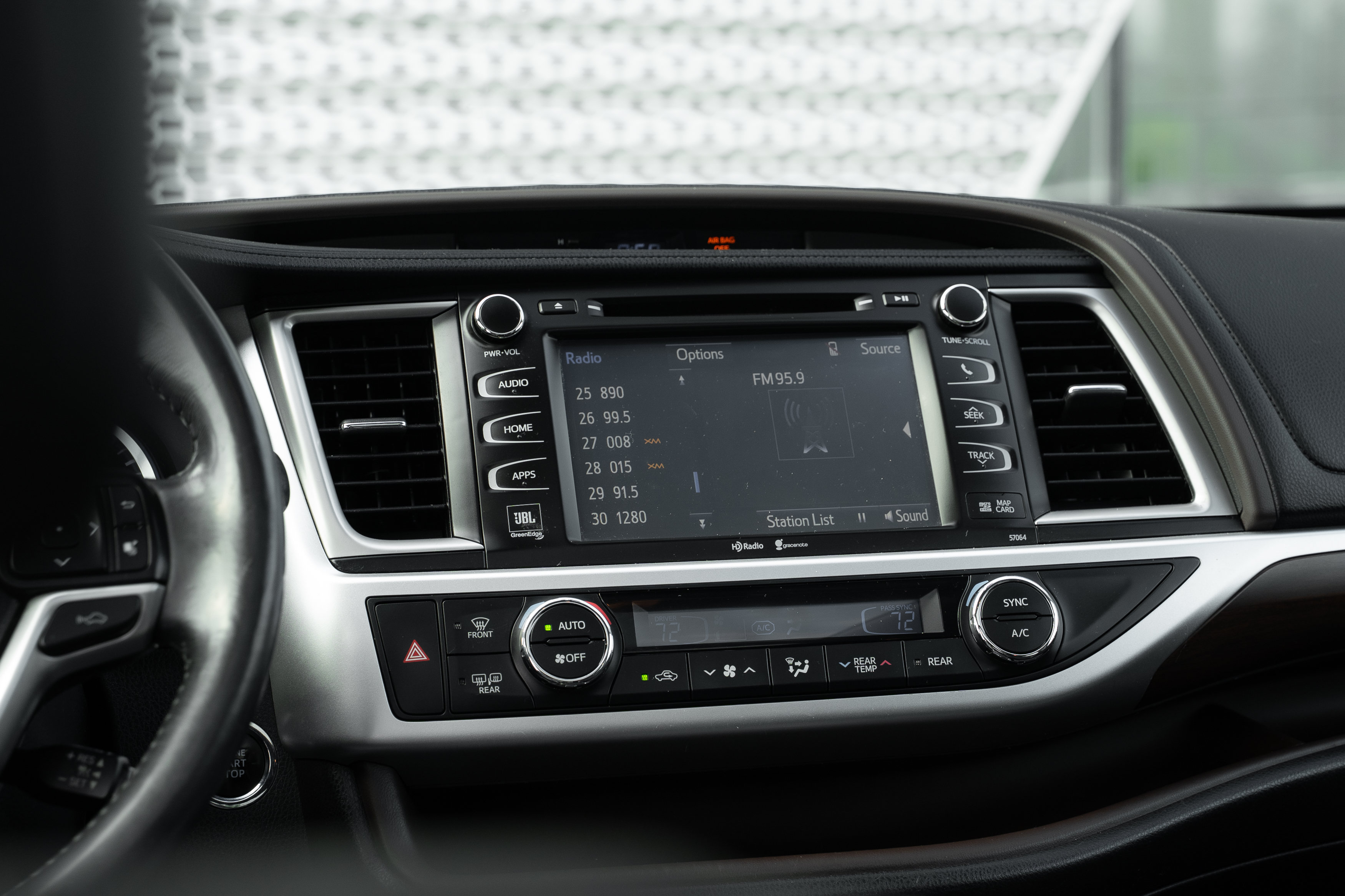 Used 2015 Toyota Highlander Limited Platinum AWD/4WD image 11