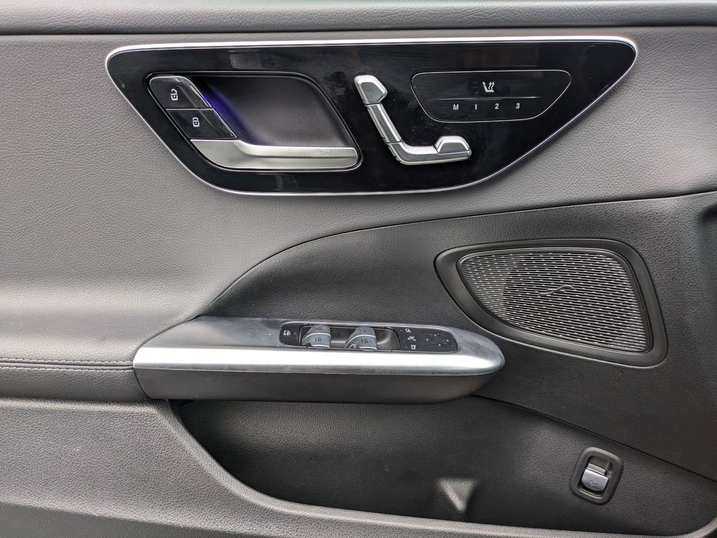 Used 2025 Mercedes-Benz C 300 4MATIC Sedan image 11