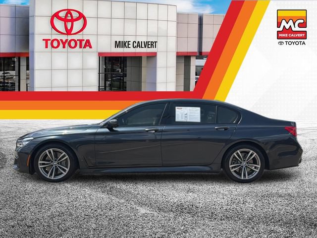 Used 2019 BMW 750i w/ Executive Package RWD image 2