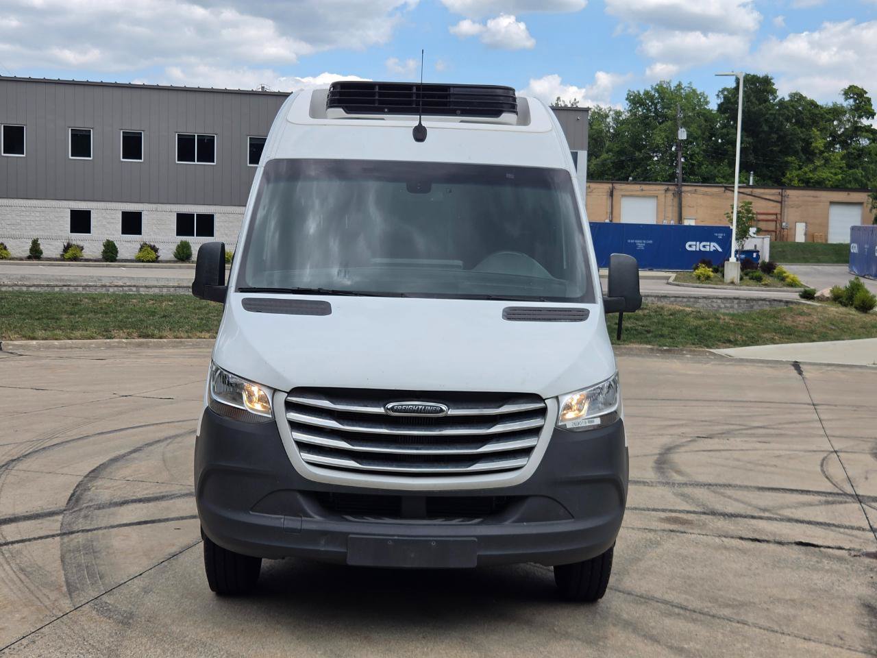 Used 2019 Freightliner Sprinter 144 RWD image 8