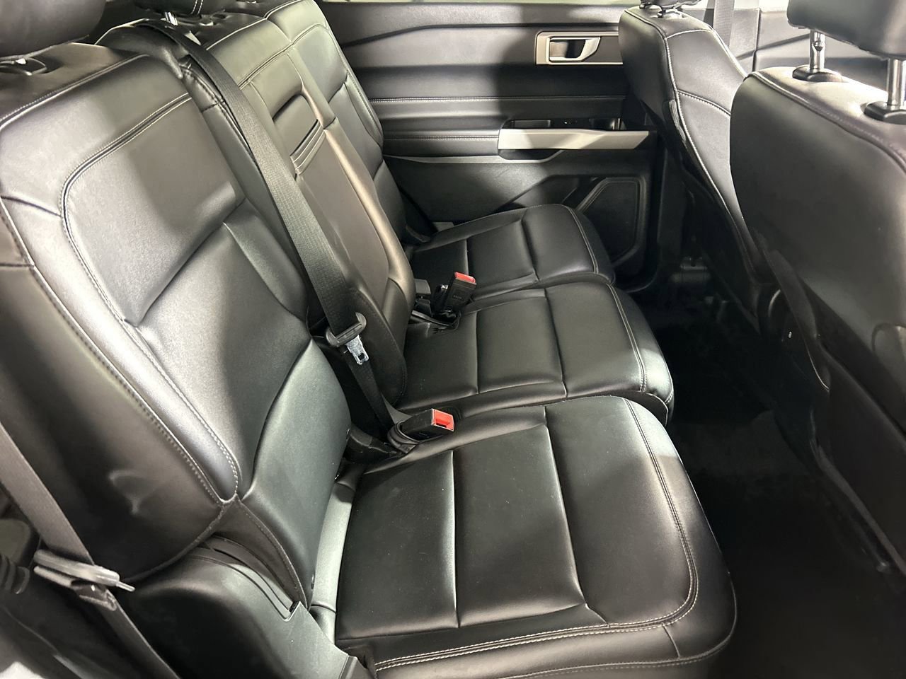 Used 2024 Ford Explorer XLT w/ Equipment Group 202A RWD image 24