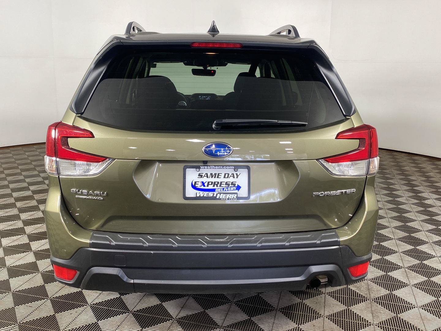 Used 2024 Subaru Forester Premium AWD/4WD image 6