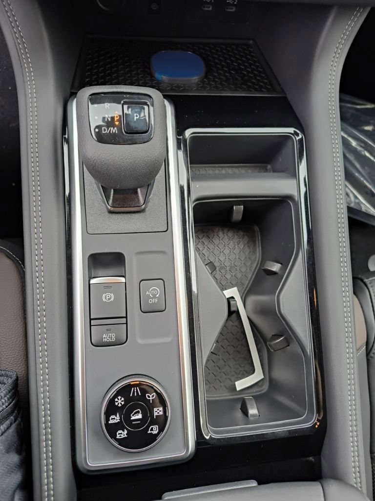 New 2026 Nissan Pathfinder Platinum image 23