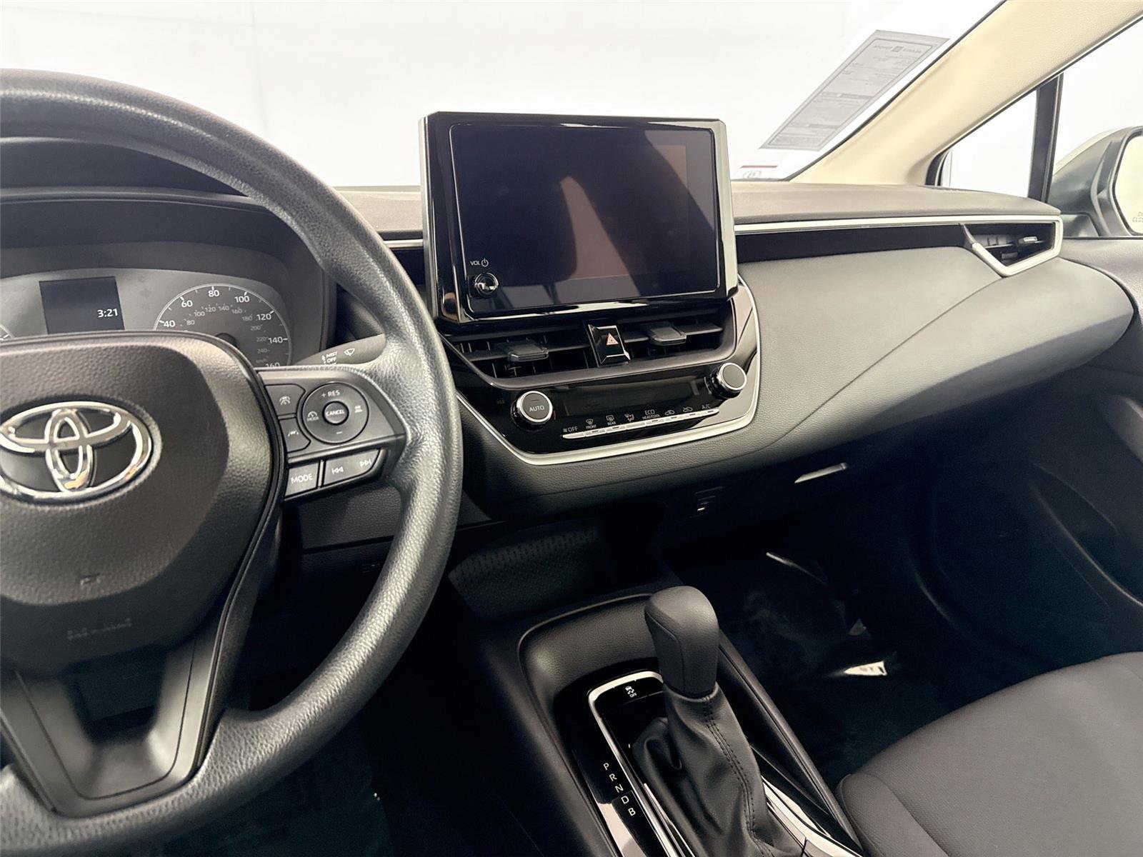 Certified 2025 Toyota Corolla LE image 30