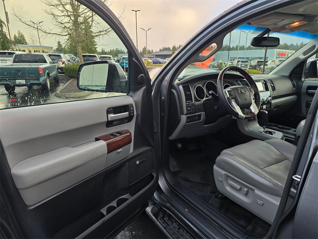 Used 2017 Toyota Sequoia Platinum image 7