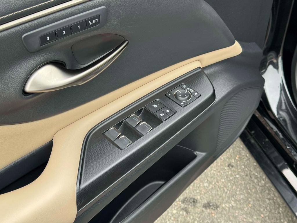 Used 2021 Lexus ES 300h w/ Premium Package FWD image 19