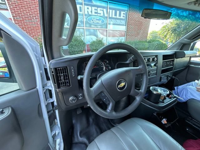 Used 2017 Chevrolet Express 2500 RWD image 10