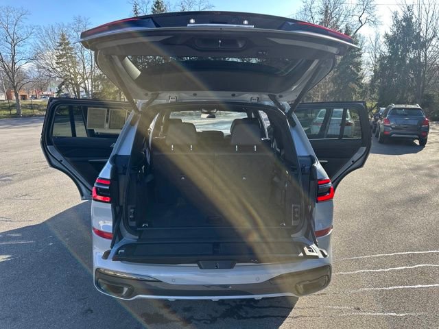 Used 2024 BMW X7 xDrive40i w/ M Sport Package image 17