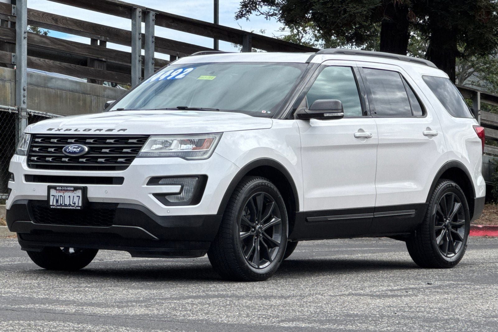 Used 2017 Ford Explorer XLT w/ Equipment Group 202A AWD/4WD image 10