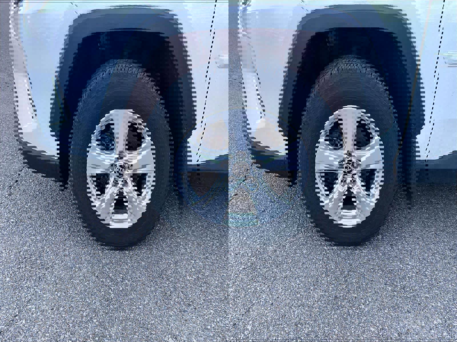 Certified 2021 Toyota RAV4 XLE w/ Convenience Package image 4