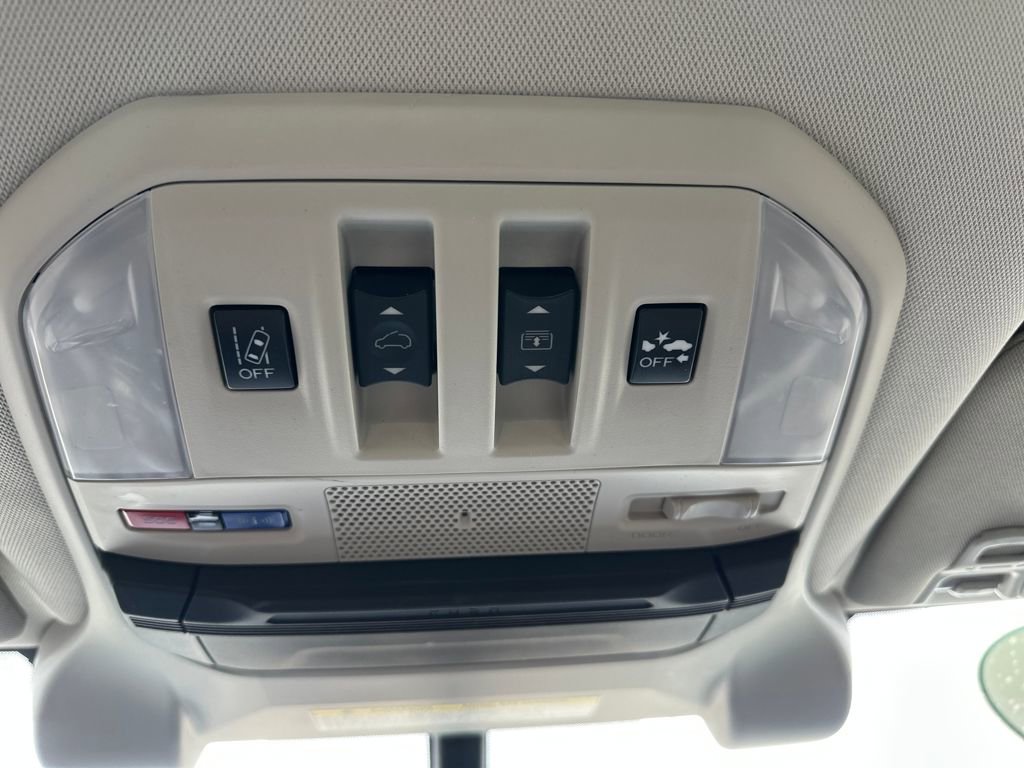 Used 2022 Subaru Ascent Limited w/ Technology Package image 27