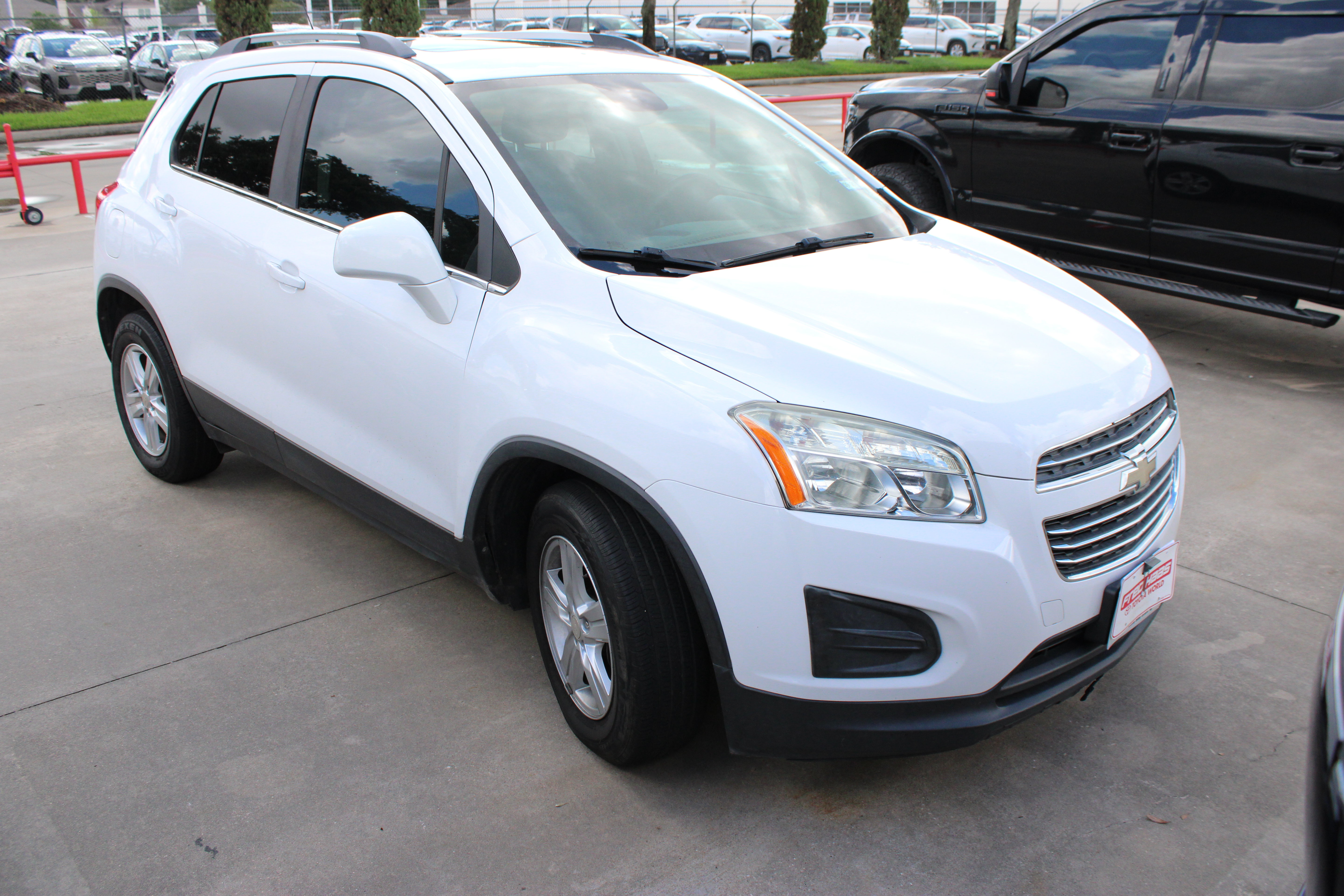 Used 2016 Chevrolet Trax LT w/ LT Sun and Sound Package FWD image 2