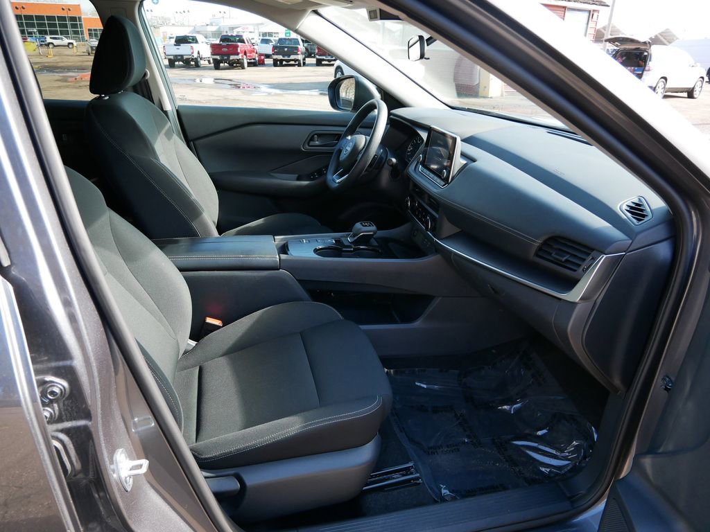 Used 2024 Nissan Rogue S image 8