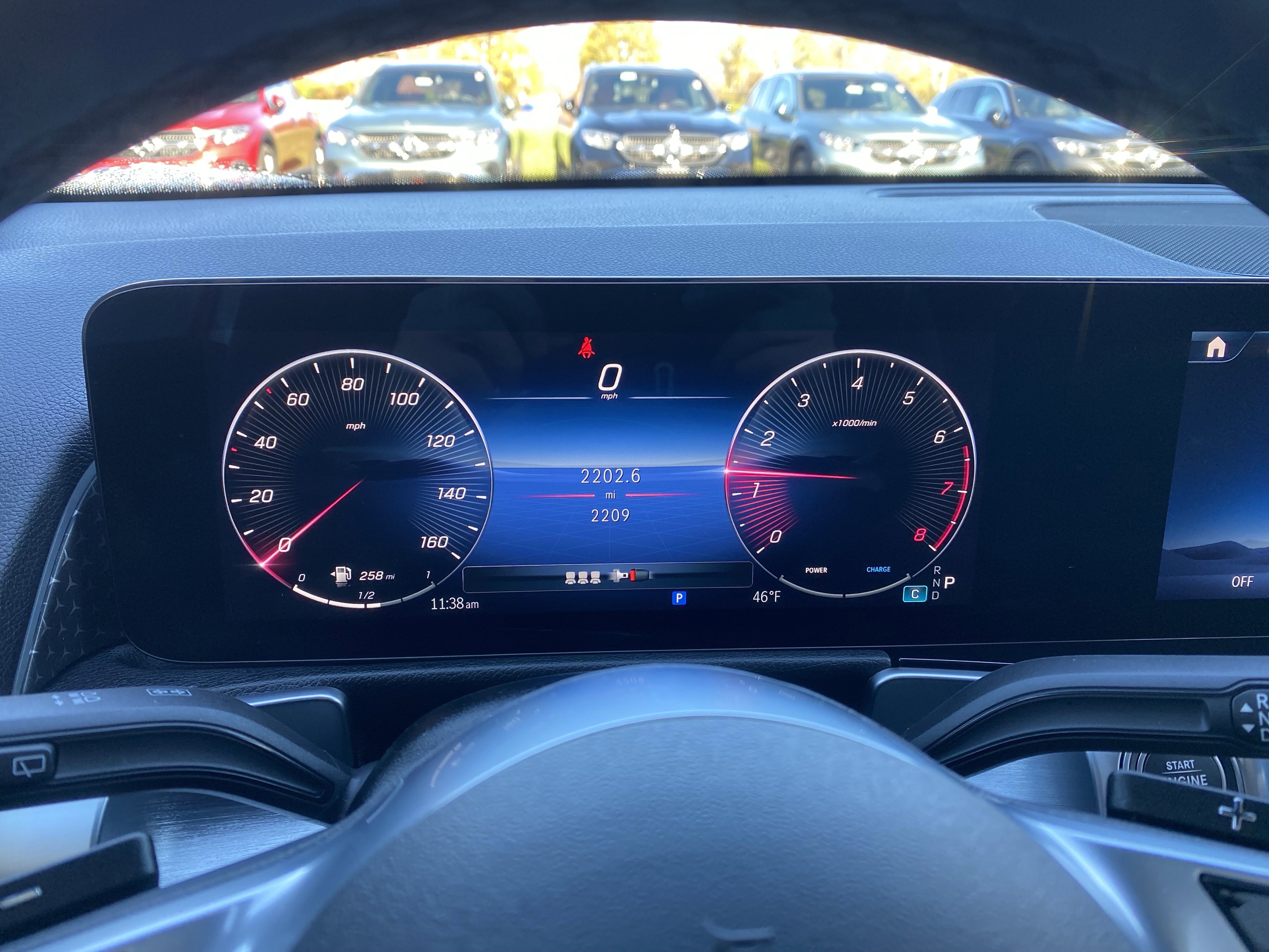 Used 2025 Mercedes-Benz GLB 250 4MATIC image 17