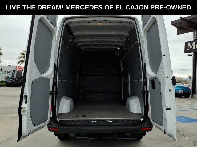 Used 2025 Mercedes-Benz Sprinter 2500 image 21