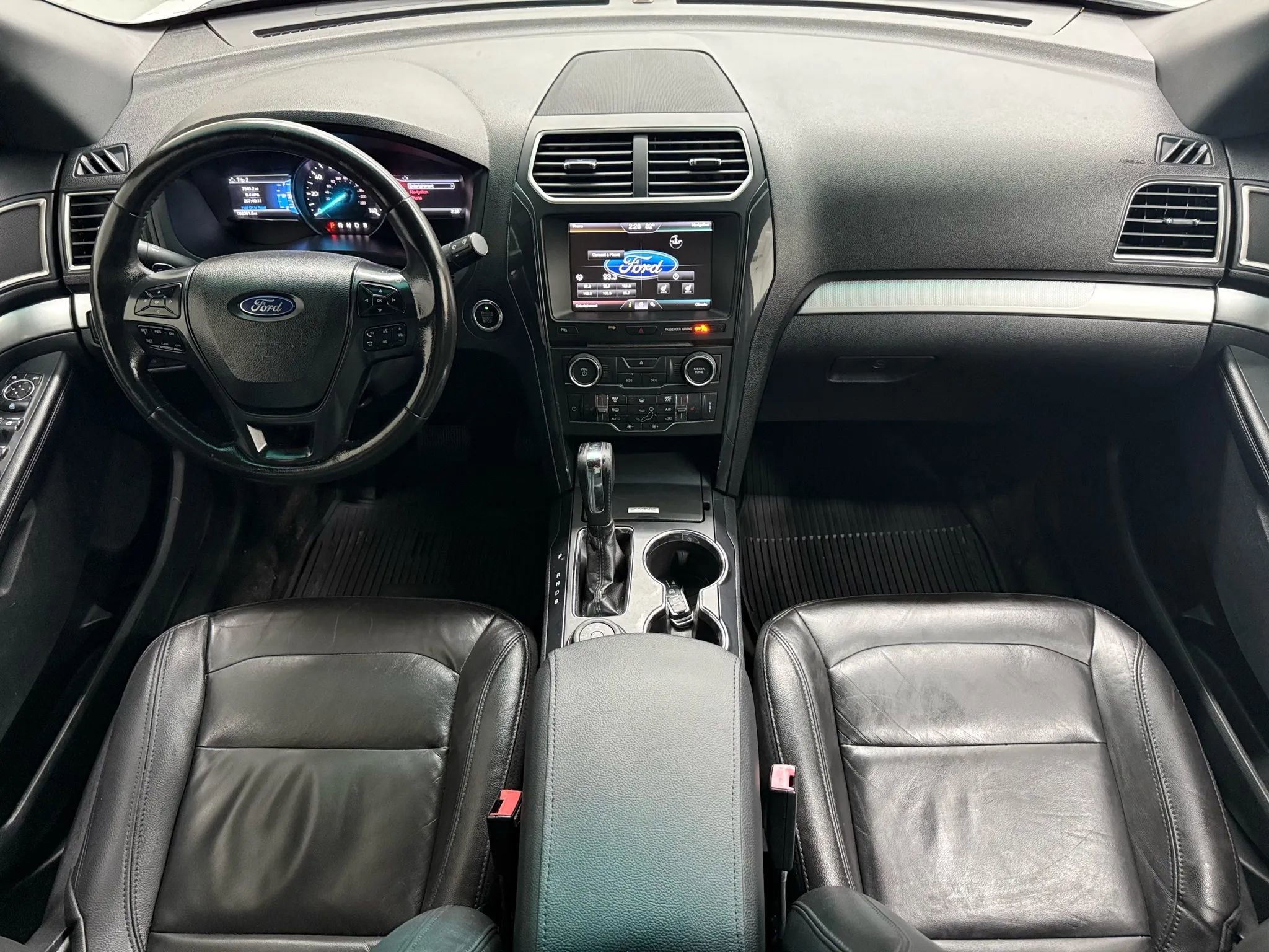 Used 2016 Ford Explorer XLT w/ Equipment Group 202A image 2