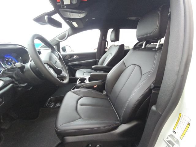 New 2026 Chrysler Pacifica Select image 8