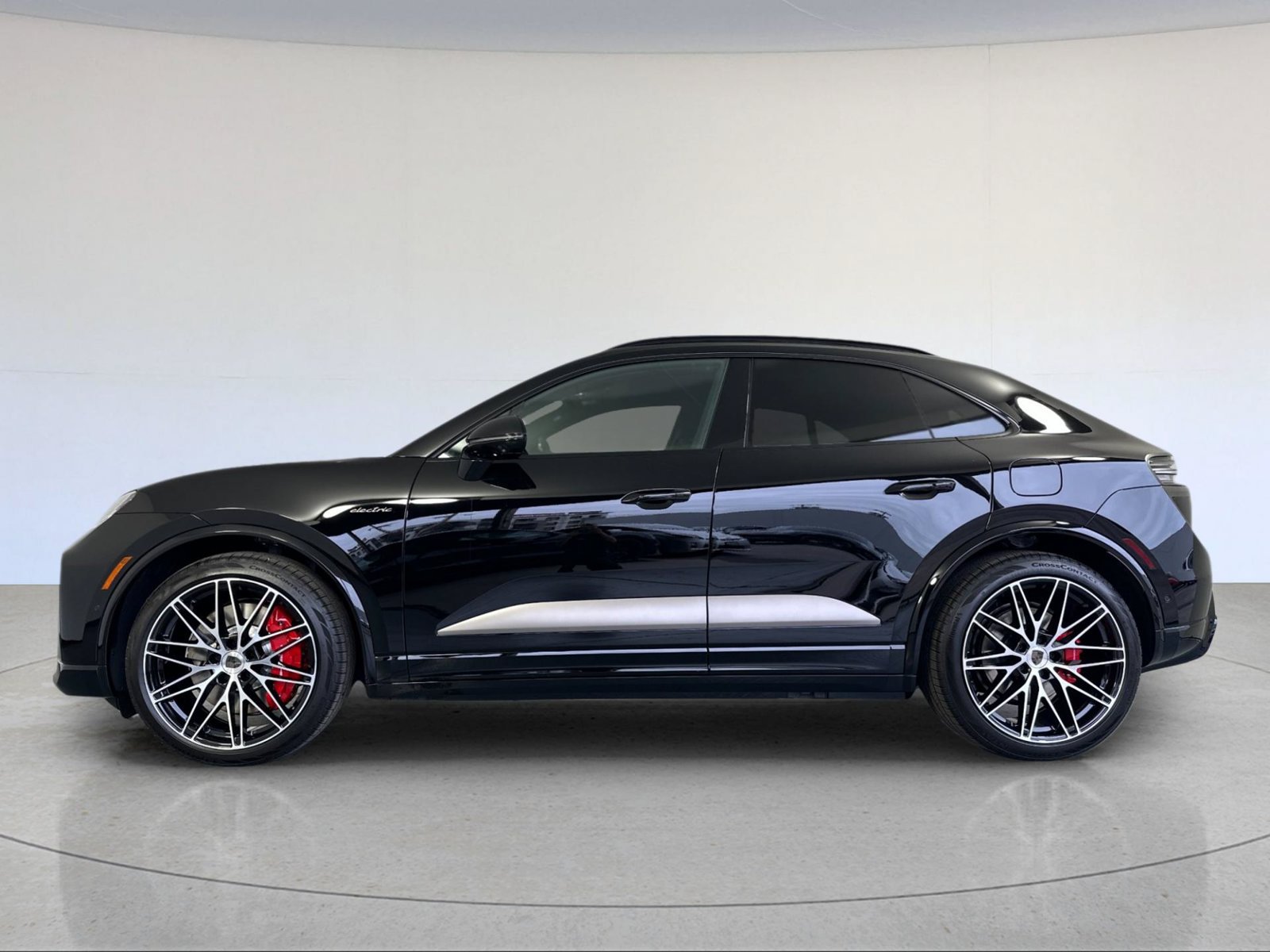 New 2026 Porsche Macan Turbo Electric AWD/4WD image 2