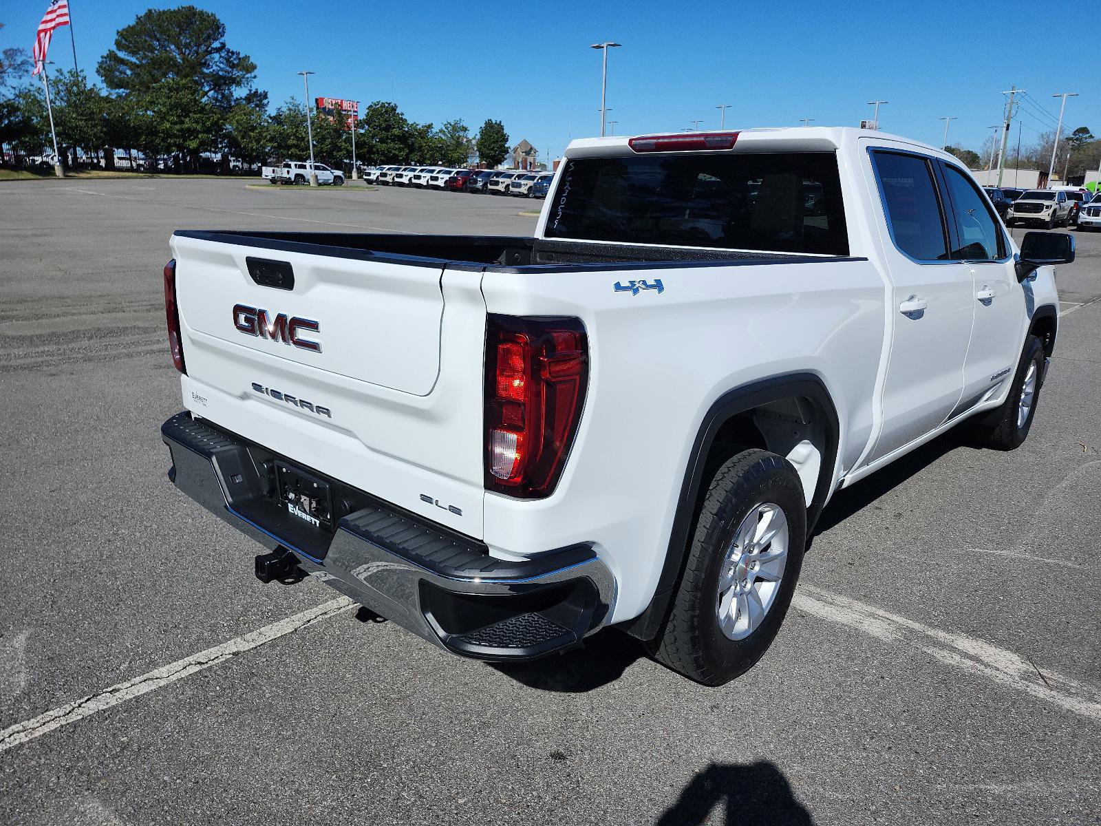 Used 2025 GMC Sierra 1500 SLE image 3