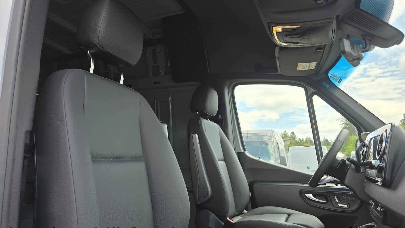 Used 2025 Mercedes-Benz Sprinter 2500 image 13