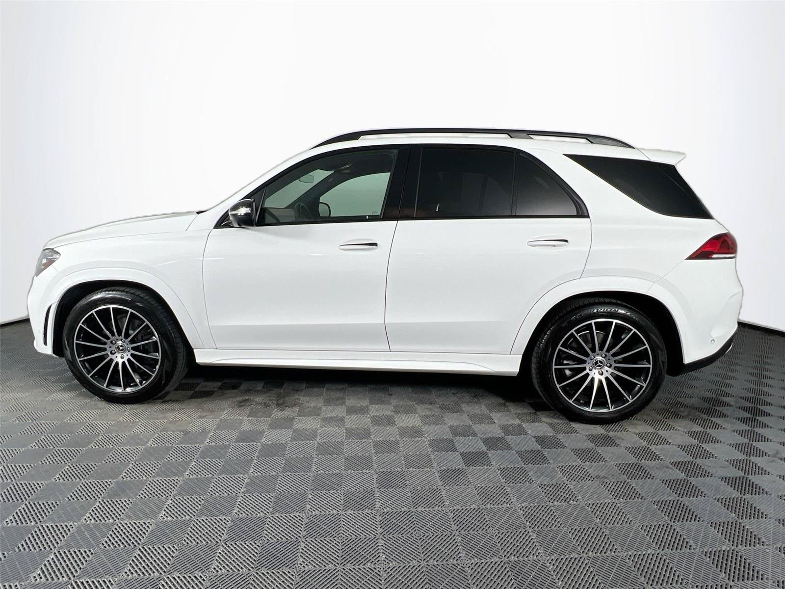 Certified 2023 Mercedes-Benz GLE 450 4MATIC image 3