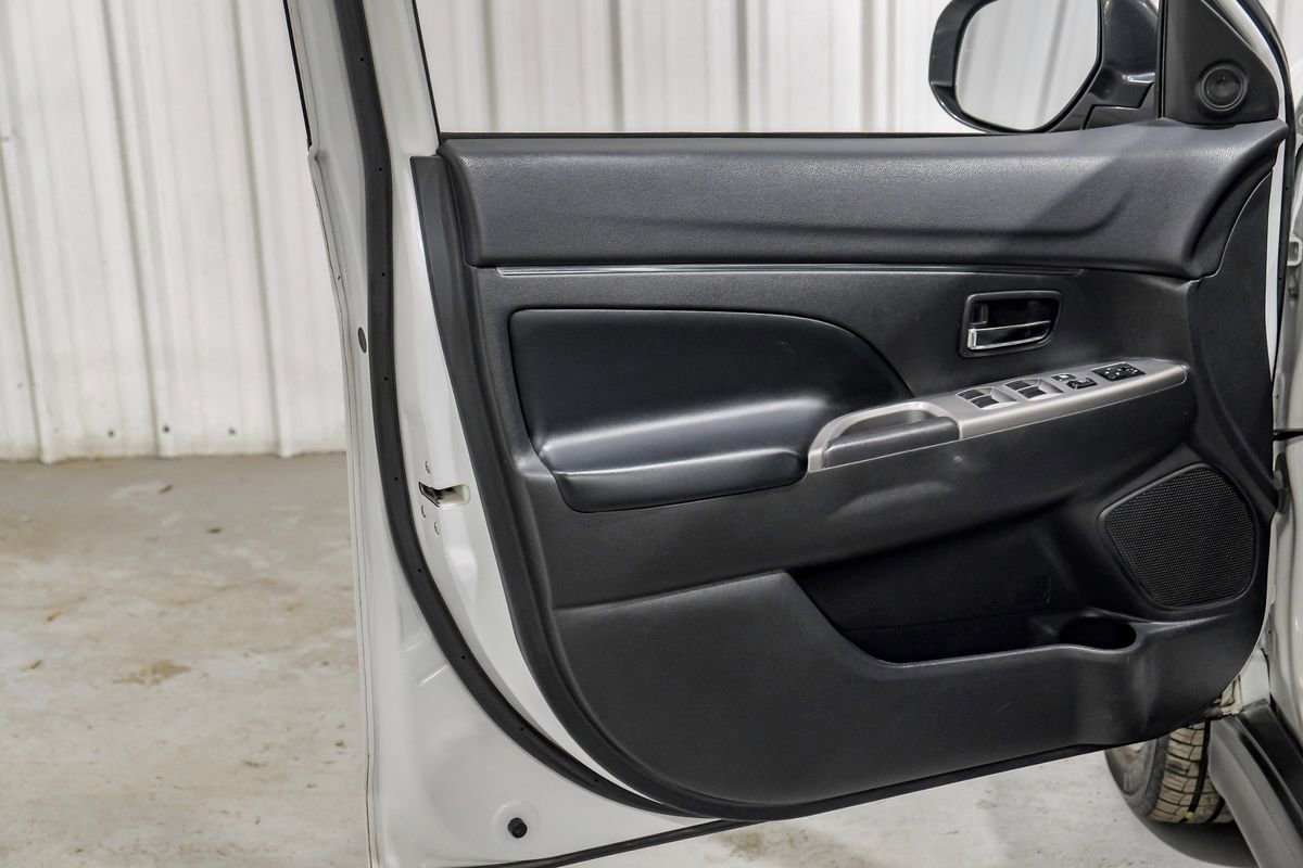 Used 2018 Mitsubishi Outlander Sport SE FWD image 28