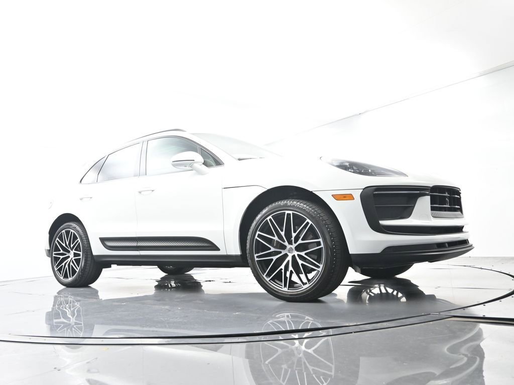 Certified 2025 Porsche Macan AWD/4WD image 55
