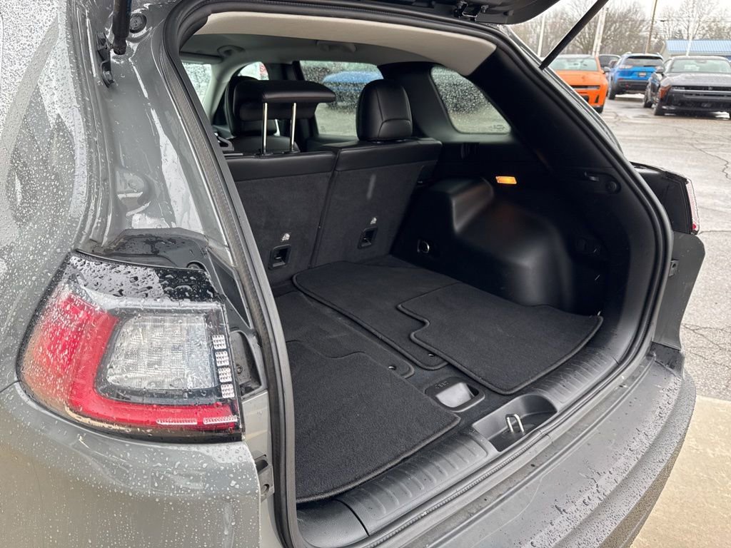 Used 2021 Jeep Cherokee Latitude Plus AWD/4WD image 15